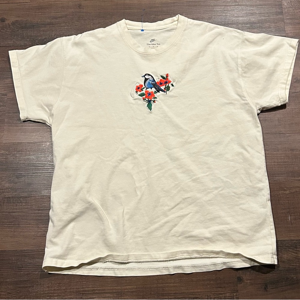 Nike Exclusive Embroidered Bird Big Logo Tshirt XL